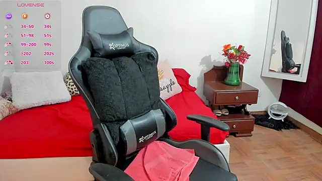 Snapshot of esmeralda_milf chatting on 11-04-25, 07:35 esmeralda milf online show from 11-04-25, 07:35