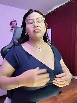 esmeralda milf online show from 06-20-26, 08:33