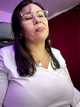 esmeralda milf online show from 06-22-26, 08:28