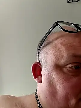 Snapshot of Bibear197511 chatting on 10-14-25, 08:26 Bibear197511 online show from 10-14-25, 08:26