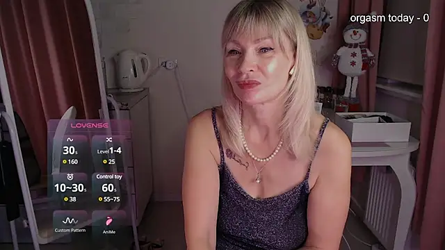 JuliaVilnet online show from 12-16-24, 05:17