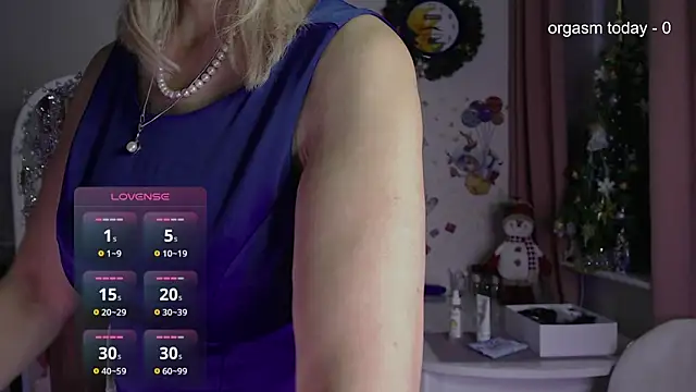 JuliaVilnet online show from 12-20-24, 05:14