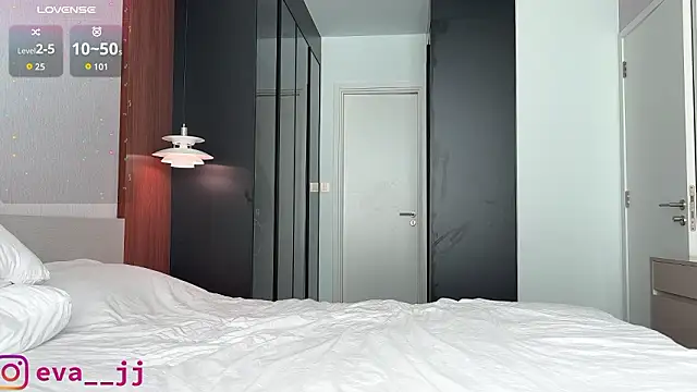 Snapshot of Eva_JJ chatting on 02-14-26, 02:41 Eva JJ online show from 02-14-26, 02:41