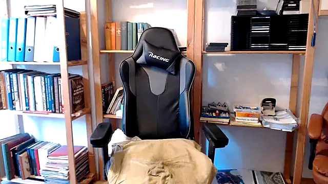 Snapshot of SchwanzhureXXL chatting on 02-03-25, 10:25 SchwanzhureXXL online show from 02-03-25, 10:25