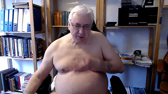 Snapshot of SchwanzhureXXL chatting on 02-14-25, 09:56 SchwanzhureXXL online show from 02-14-25, 09:56