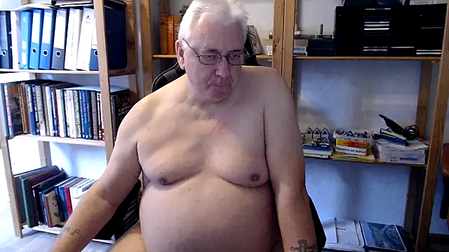 Snapshot of SchwanzhureXXL chatting on 09-13-25, 08:14 SchwanzhureXXL online show from 09-13-25, 08:14