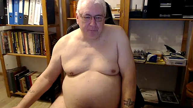 Snapshot of SchwanzhureXXL chatting on 10-27-25, 05:33 SchwanzhureXXL online show from 10-27-25, 05:33