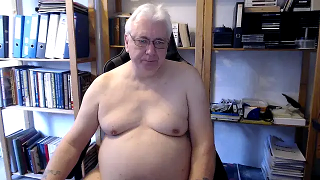 Snapshot of SchwanzhureXXL chatting on 03-20-26, 08:41 SchwanzhureXXL online show from 03-20-26, 08:41