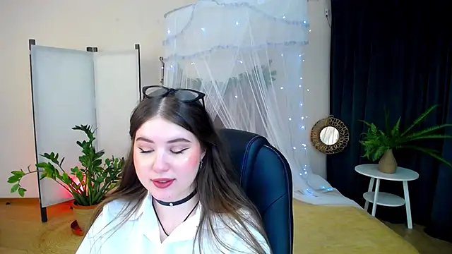 NicoleFoxery online show from 02-07-25, 12:20