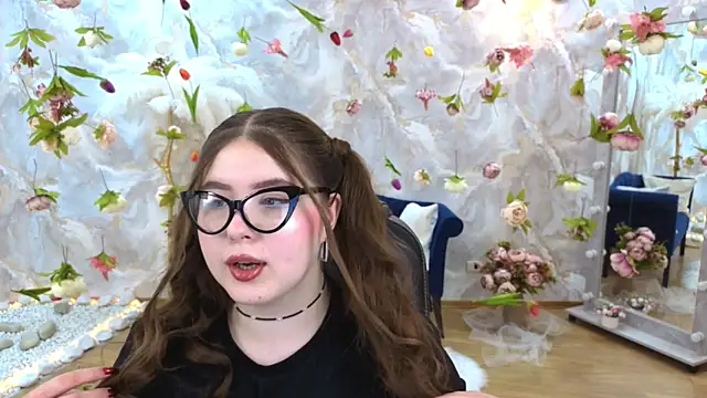 Snapshot of NicoleFoxery chatting on 03-06-26, 06:37 NicoleFoxery online show from 03-06-26, 06:37