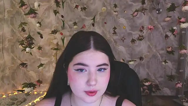 Snapshot of NicoleFoxery chatting on 03-14-26, 06:57 NicoleFoxery online show from 03-14-26, 06:57