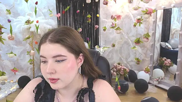 Snapshot of NicoleFoxery chatting on 07-16-26, 06:25 NicoleFoxery online show from 07-16-26, 06:25
