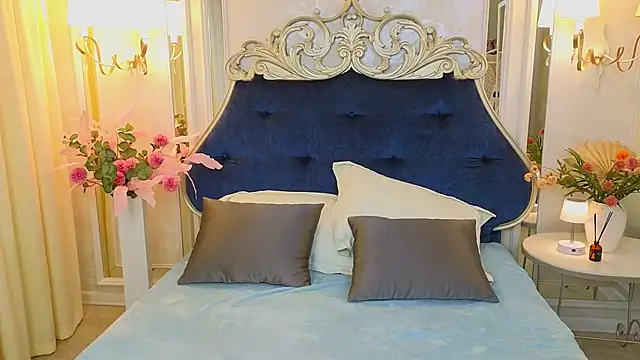 Ariana Petite online show from 05-15-26, 11:45