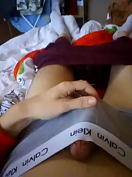 Snapshot of MlodyDres chatting on 12-17-24, 02:33 MlodyDres online show from 12-17-24, 02:33