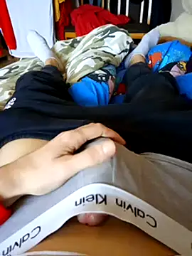 Snapshot of MlodyDres chatting on 02-14-25, 03:26 MlodyDres online show from 02-14-25, 03:26