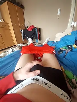 Snapshot of MlodyDres chatting on 02-21-25, 11:33 MlodyDres online show from 02-21-25, 11:33