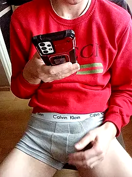 Snapshot of MlodyDres chatting on 02-28-25, 08:31 MlodyDres online show from 02-28-25, 08:31