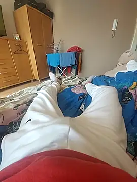 Snapshot of MlodyDres chatting on 03-20-25, 12:00 MlodyDres online show from 03-20-25, 12:00