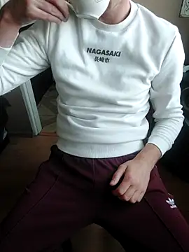 Snapshot of MlodyDres chatting on 09-12-25, 04:45 MlodyDres online show from 09-12-25, 04:45