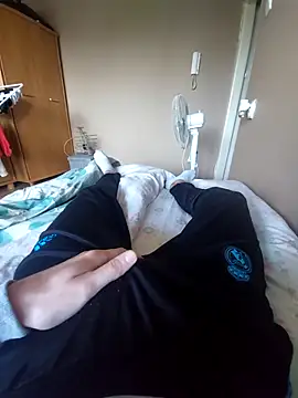 Snapshot of MlodyDres chatting on 09-17-25, 07:32 MlodyDres online show from 09-17-25, 07:32