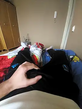 Snapshot of MlodyDres chatting on 10-06-25, 03:42 MlodyDres online show from 10-06-25, 03:42