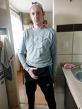 Snapshot of MlodyDres chatting on 10-16-25, 08:26 MlodyDres online show from 10-16-25, 08:26