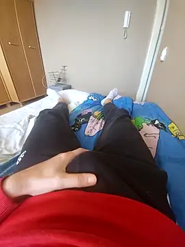 Snapshot of MlodyDres chatting on 10-19-25, 08:26 MlodyDres online show from 10-19-25, 08:26