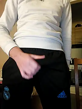 Snapshot of MlodyDres chatting on 10-24-25, 06:37 MlodyDres online show from 10-24-25, 06:37