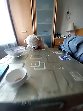 Snapshot of MlodyDres chatting on 10-25-25, 06:43 MlodyDres online show from 10-25-25, 06:43