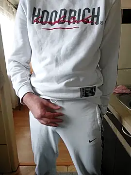 Snapshot of MlodyDres chatting on 10-26-25, 07:25 MlodyDres online show from 10-26-25, 07:25