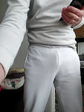 MlodyDres online show from 12-17-25, 10:32