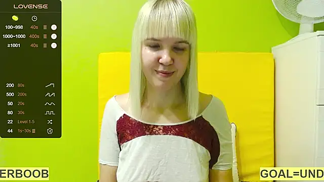 Snapshot of Ultra_Meow chatting on 12-20-25, 11:39 Ultra Meow online show from 12-20-25, 11:39