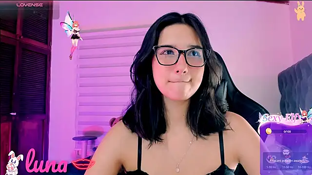 Snapshot of Luniverse chatting on 01-11-25, 10:40 Luniverse online show from 01-11-25, 10:40