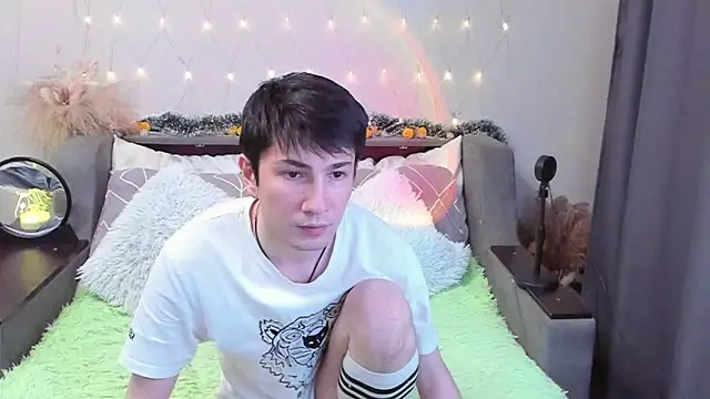 Yumi steve online show from 11-18-25, 04:44