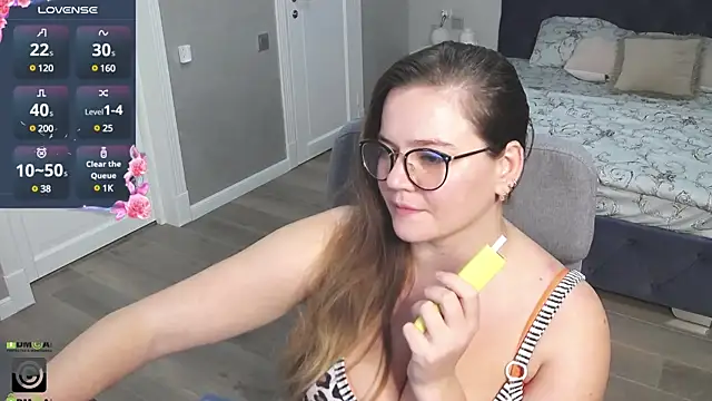 KellyKleine online show from 01-18-25, 04:10