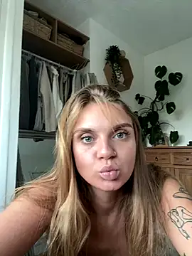 Snapshot of jessieamy chatting on 09-22-25, 05:15 jessieamy online show from 09-22-25, 05:15