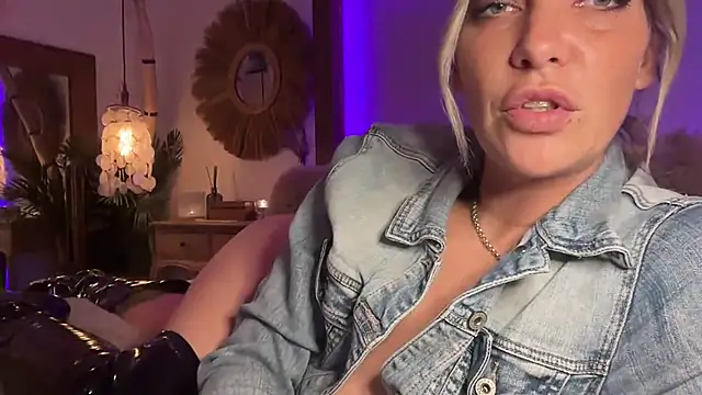 Snapshot of cyberchickie_maria chatting on 02-23-25, 08:55 cyberchickie maria online show from 02-23-25, 08:55
