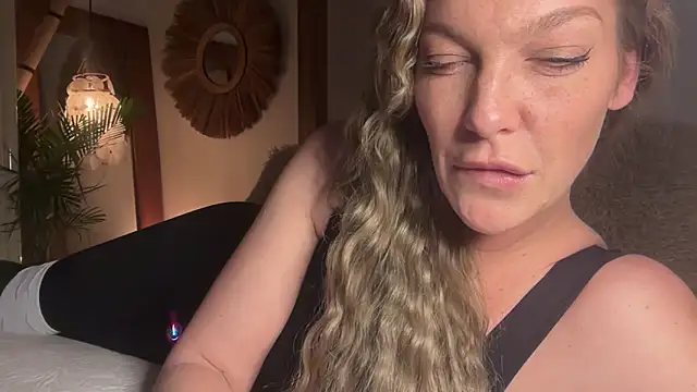 Snapshot of cyberchickie_maria chatting on 03-22-25, 08:59 cyberchickie maria online show from 03-22-25, 08:59