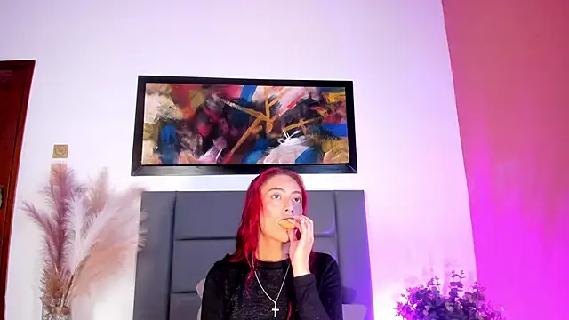 Snapshot of JupiteFox chatting on 10-25-25, 01:02 JupiteFox online show from 10-25-25, 01:02