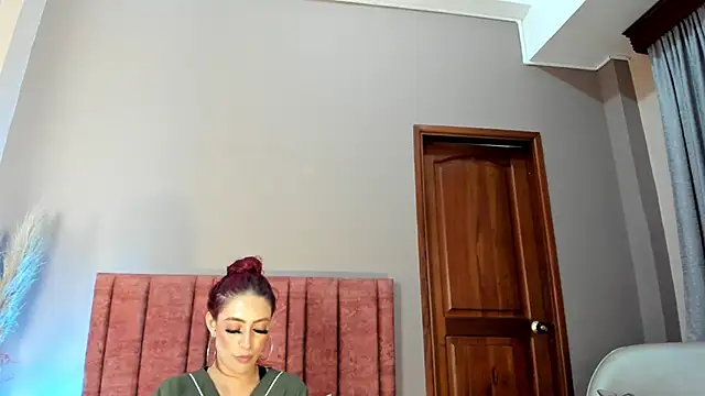 Snapshot of JupiteFox chatting on 10-30-25, 12:12 JupiteFox online show from 10-30-25, 12:12