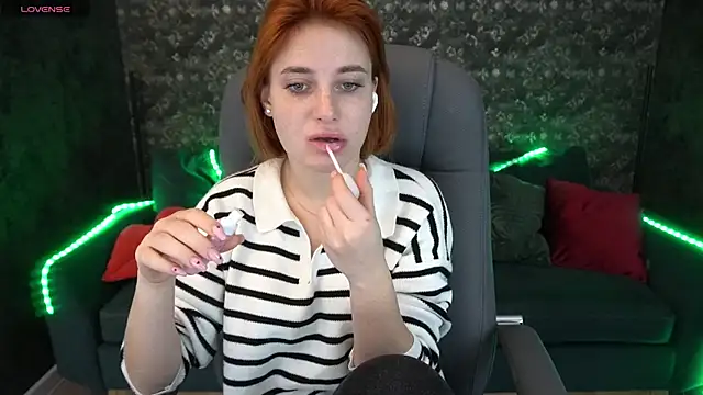 EmilyFoxxi online show from 12-21-24, 10:06