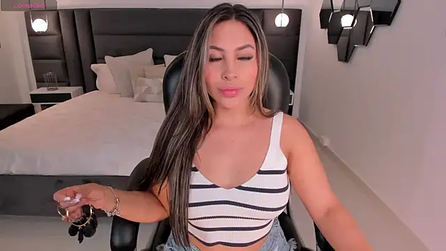 Snapshot of MiaRoberts1 chatting on 02-24-25, 07:41 MiaRoberts1 online show from 02-24-25, 07:41