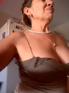camelia3 online show from 05-04-26, 03:41