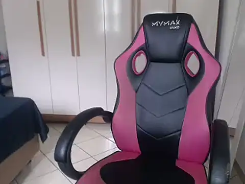 Snapshot of bustycarly chatting on 01-25-25, 01:30 bustycarly online show from 01-25-25, 01:30