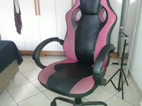 Snapshot of bustycarly chatting on 01-26-25, 01:04 bustycarly online show from 01-26-25, 01:04