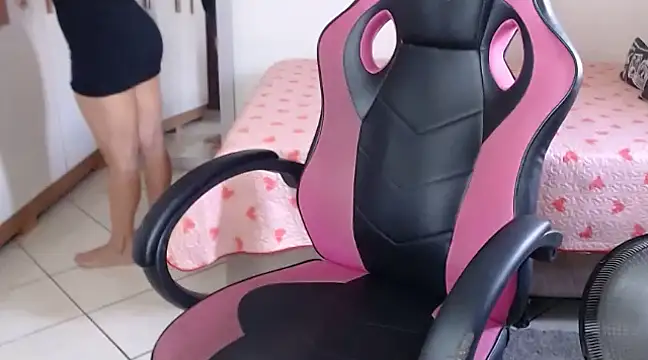 Snapshot of bustycarly chatting on 02-25-25, 02:22 bustycarly online show from 02-25-25, 02:22