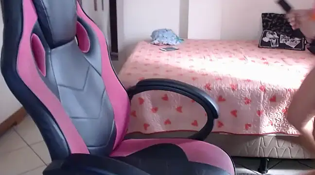 Snapshot of bustycarly chatting on 02-25-25, 06:53 bustycarly online show from 02-25-25, 06:53