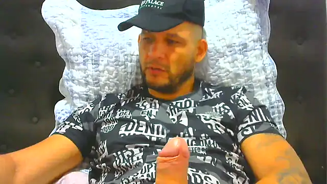 Snapshot of altenori112 chatting on 07-18-26, 01:21 altenori112 online show from 07-18-26, 01:21