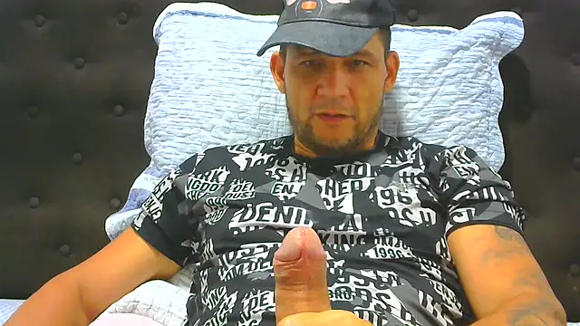Snapshot of altenori112 chatting on 08-04-26, 11:40 altenori112 online show from 08-04-26, 11:40