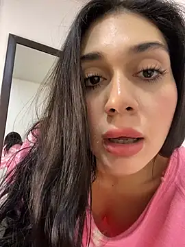 Snapshot of LaanaCooper chatting on 03-05-25, 04:13 LaanaCooper online show from 03-05-25, 04:13